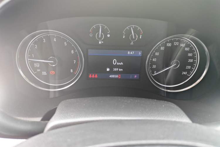 Used Buick LaCrosse 2020 652T Luxury Version Odometer Close Up