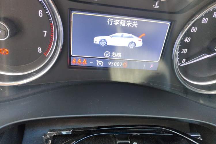 Used Buick LaCrosse 2020 652T Luxury Version Odometer Close Up
