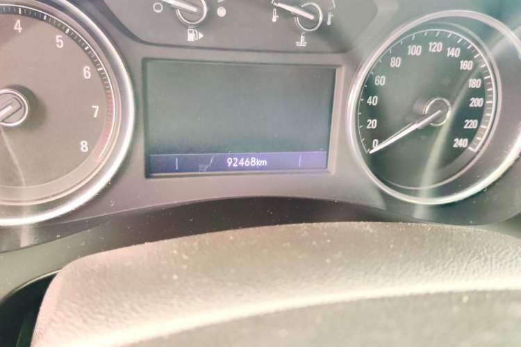 Used Buick LaCrosse 2020 652T Luxury Version Odometer Close Up
