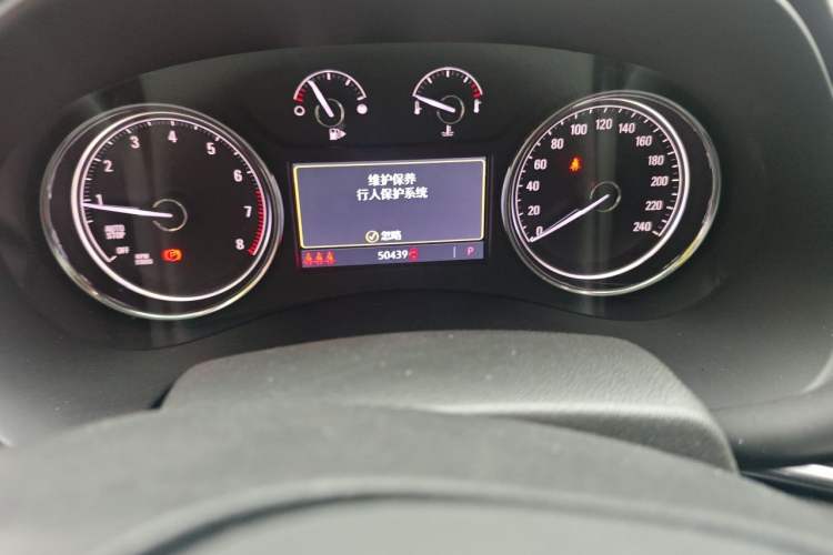 Used Buick LaCrosse 2020 652T Luxury Version Odometer Close Up