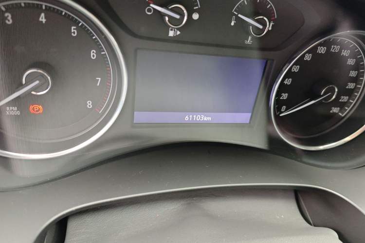 Used Buick LaCrosse 2020 652T Luxury Version Odometer Close Up