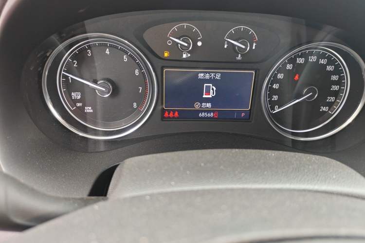 Used Buick LaCrosse 2020 652T Luxury Version Odometer Close Up