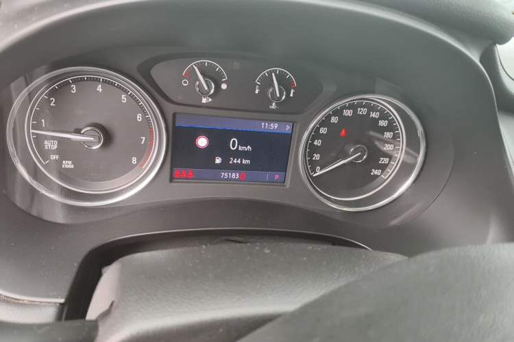 Used Buick LaCrosse 2020 652T Luxury Version Odometer Close Up