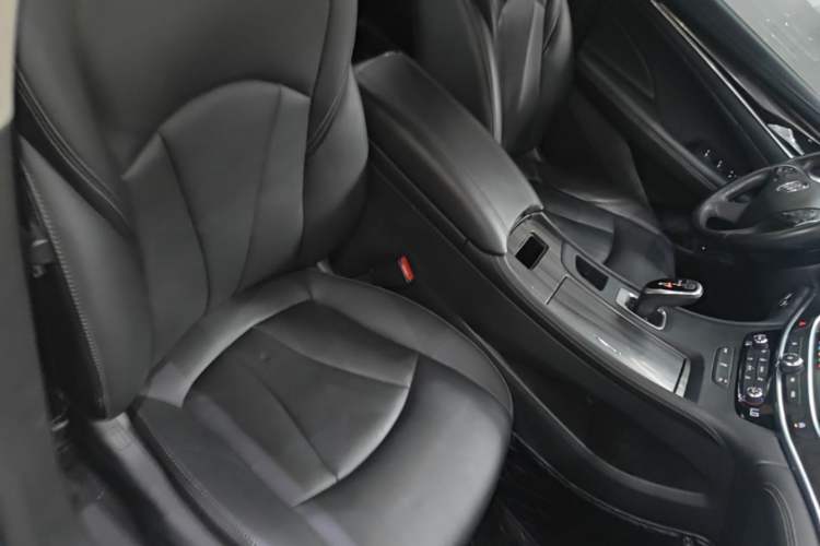Used Buick LaCrosse 2020 652T Luxury Version Right Front Seat