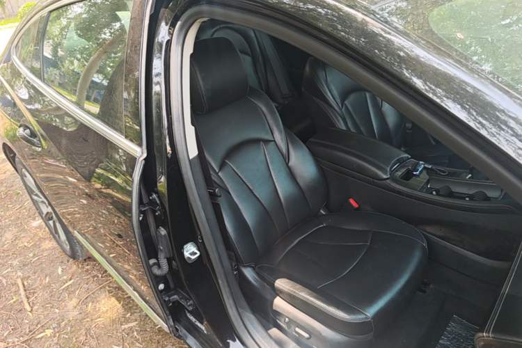 Used Buick LaCrosse 2020 652T Luxury Version Right Front Seat