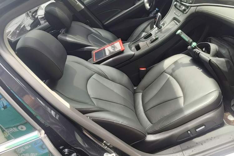 Used Buick LaCrosse 2020 652T Luxury Version Right Front Seat
