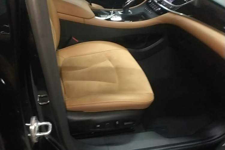Used Buick LaCrosse 2020 652T Prestige Edition Right Front Seat