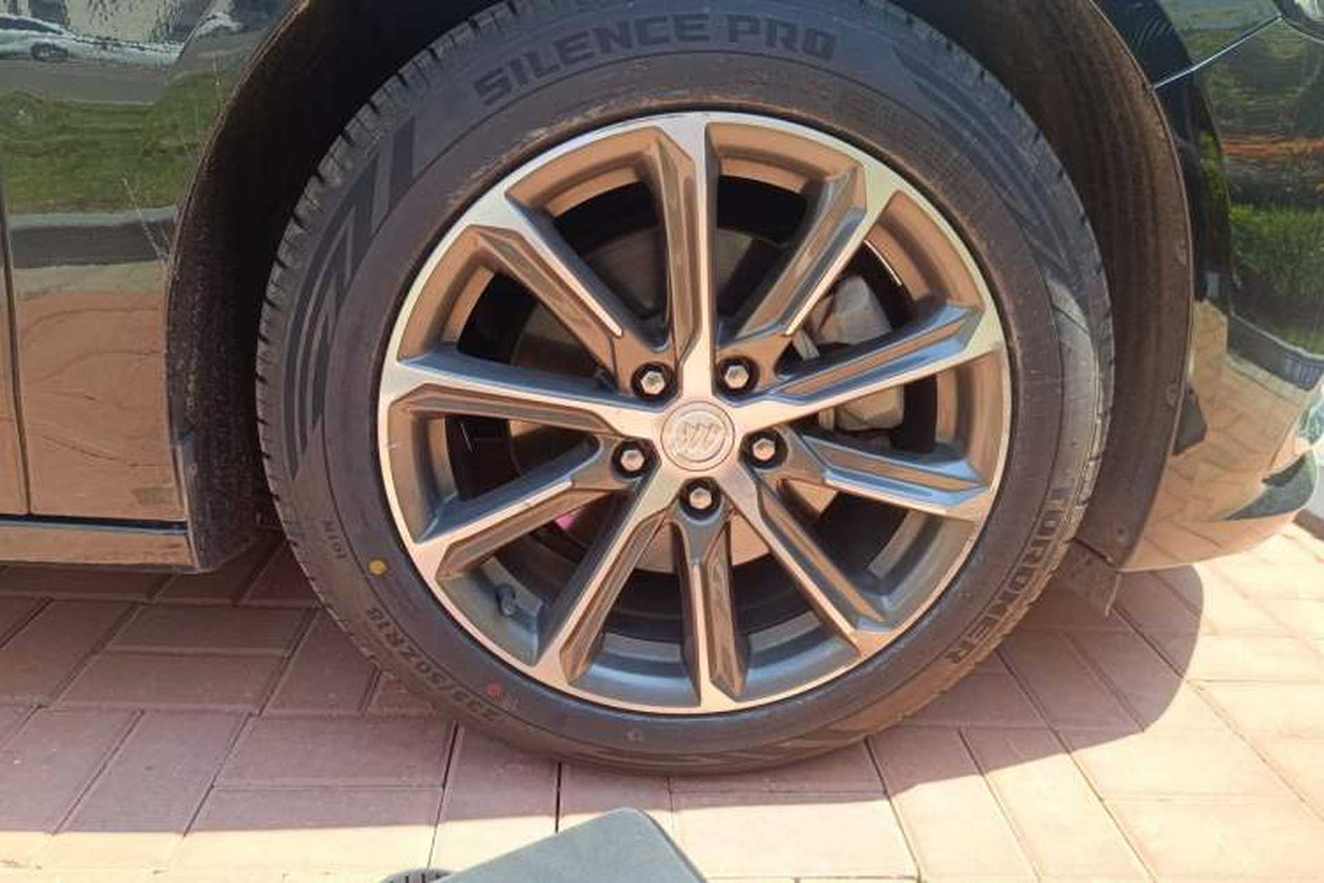 Used Buick LaCrosse 2020 652T Elite Edition Right Front Wheel Hub