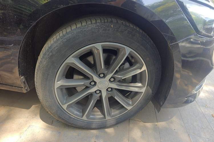 Used Buick LaCrosse 2020 652T Luxury Version Right Front Wheel Hub