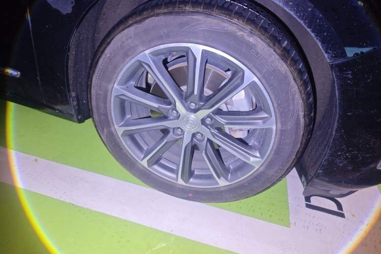 Used Buick LaCrosse 2020 652T Luxury Version Right Front Wheel Hub