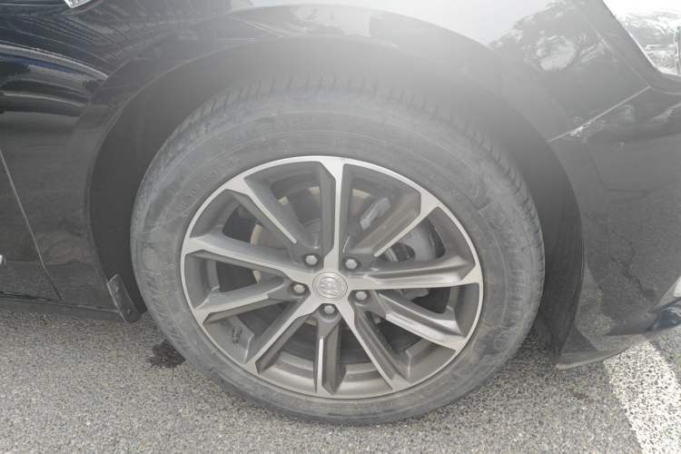 Used Buick LaCrosse 2020 652T Luxury Version Right Front Wheel Hub