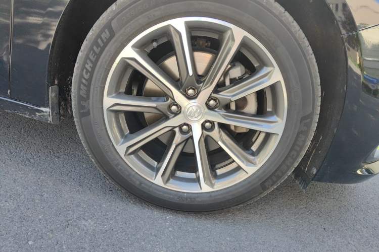 Used Buick LaCrosse 2020 652T Luxury Version Right Front Wheel Hub