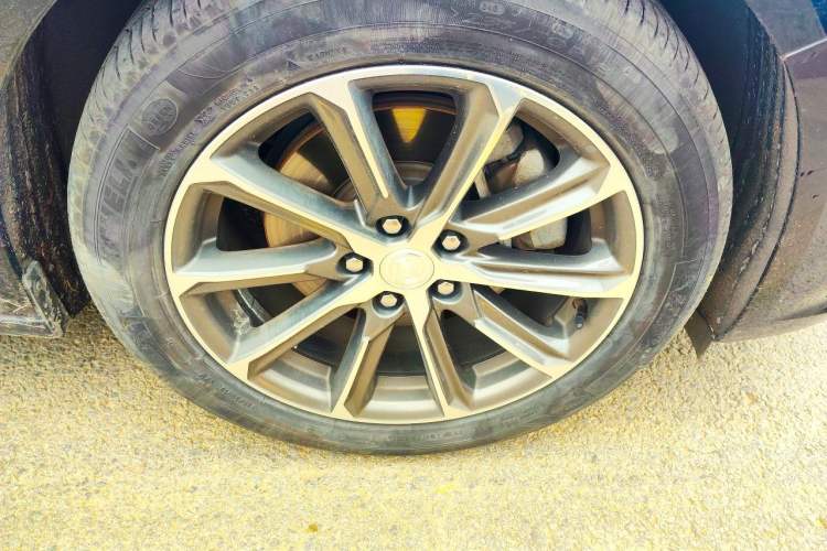 Used Buick LaCrosse 2020 652T Luxury Version Right Front Wheel Hub