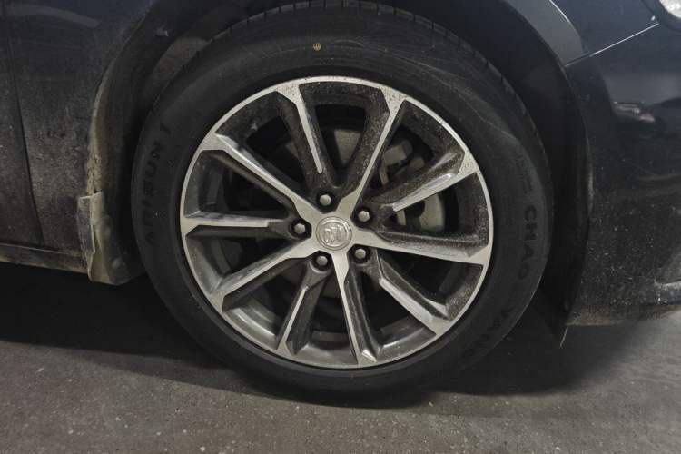 Used Buick LaCrosse 2020 652T Elite Edition Right Front Wheel Hub