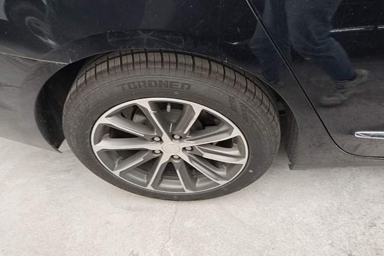 Used Buick LaCrosse 2020 652T Elite Edition Right Rear Wheel Hub