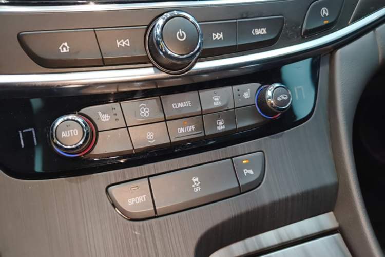 Used Buick LaCrosse 2020 652T Luxury Version Audio And AC Panel