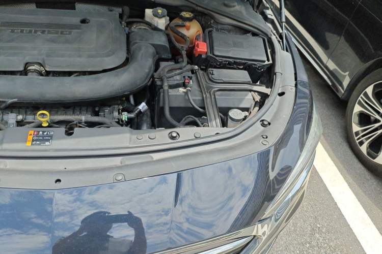 Used Buick LaCrosse 2020 652T Luxury Version Engine Bay Left