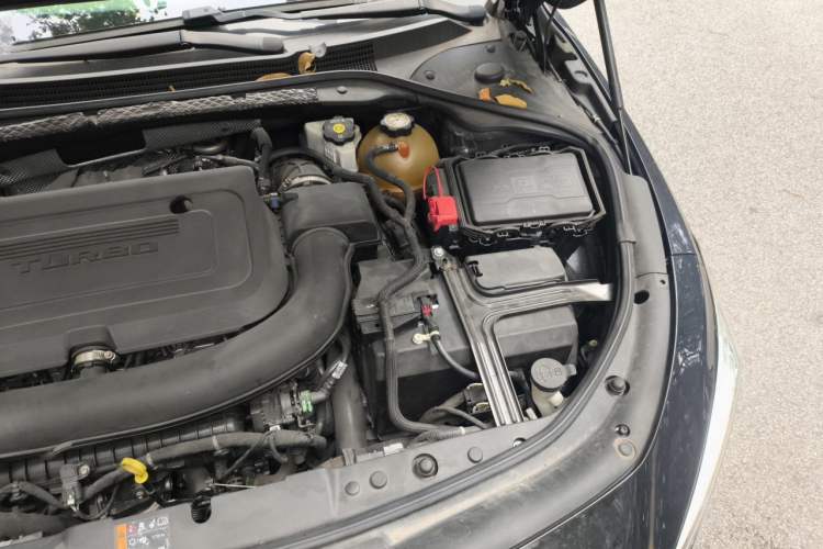 Used Buick LaCrosse 2020 652T Luxury Version Engine Bay Left