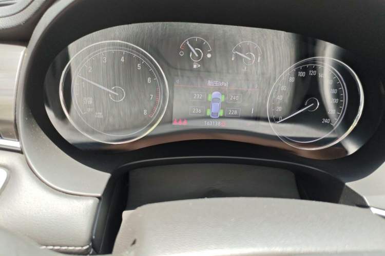 Used Buick LaCrosse 2020 652T Luxury Version Odometer Close Up
