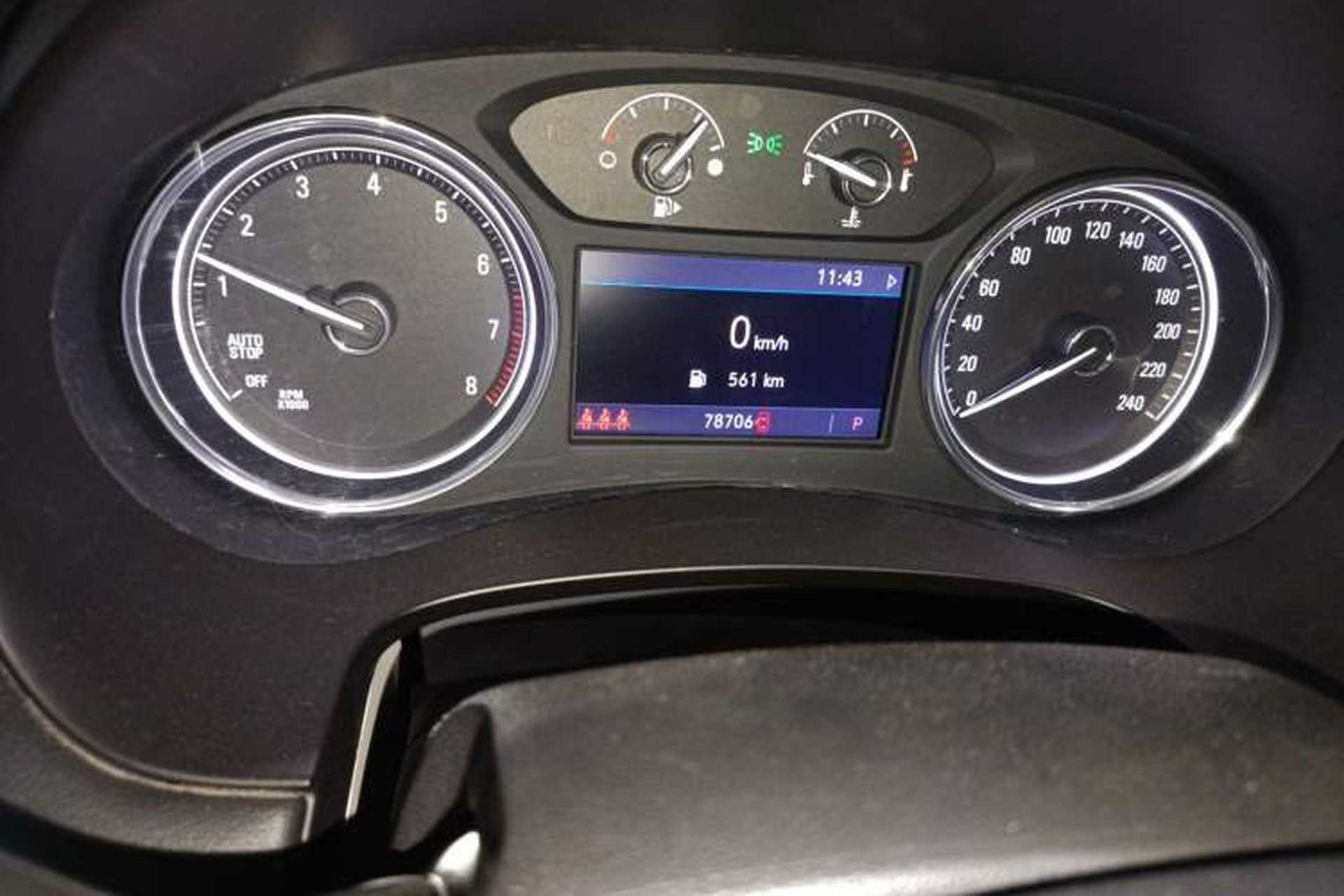Used Buick LaCrosse 2020 652T Elite Edition Odometer Close Up