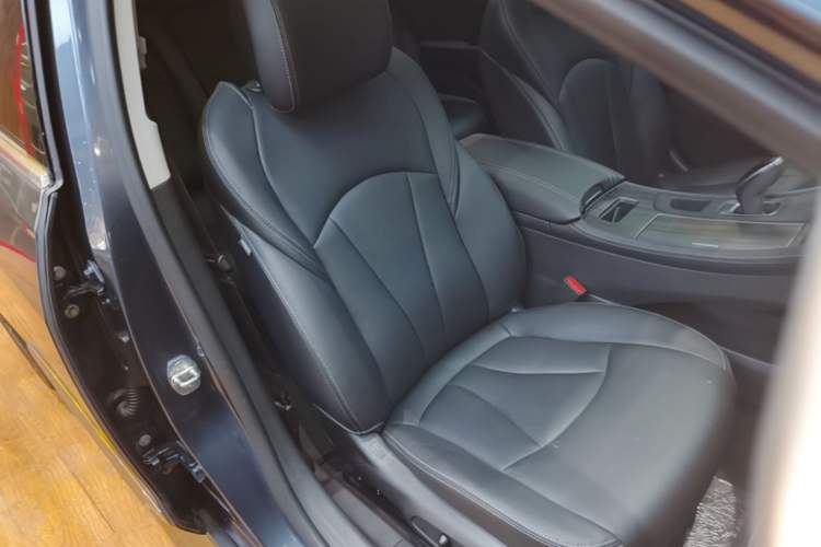 Used Buick LaCrosse 2020 652T Luxury Version Right Front Seat