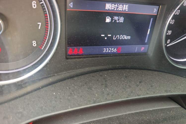 Used Buick LaCrosse 2020 652T Luxury Version Odometer Close Up
