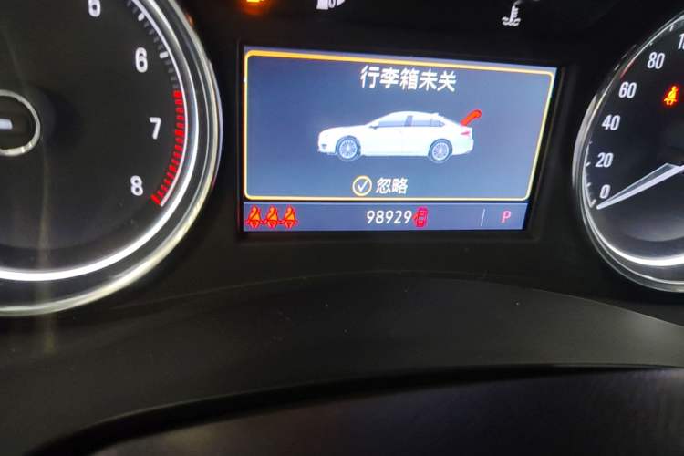Used Buick LaCrosse 2020 652T Luxury Version Odometer Close Up