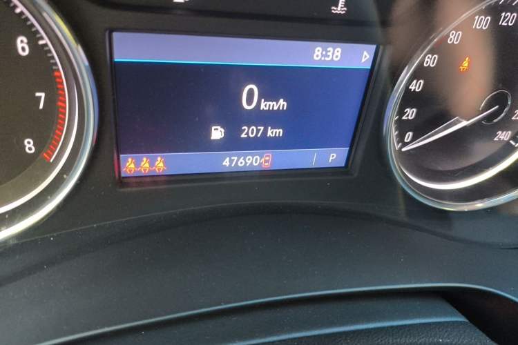 Used Buick LaCrosse 2020 652T Luxury Version Odometer Close Up