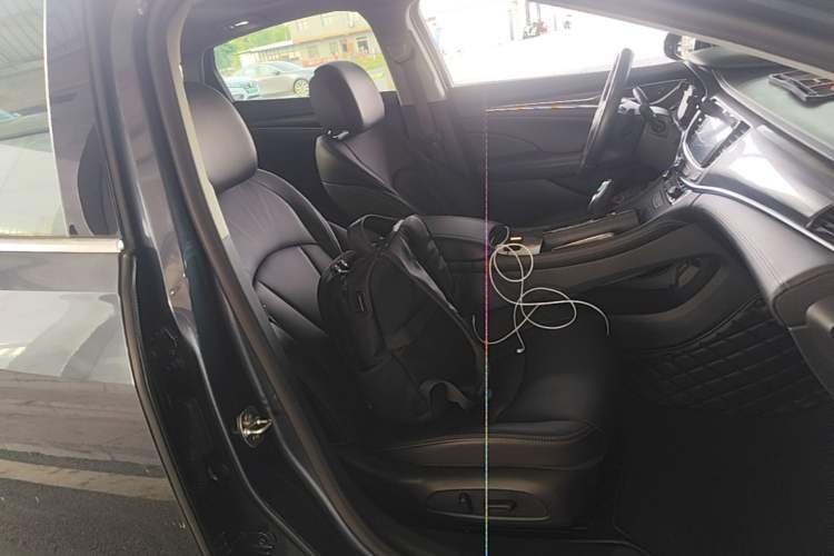 Used Buick LaCrosse 2020 652T Luxury Version Right Front Seat