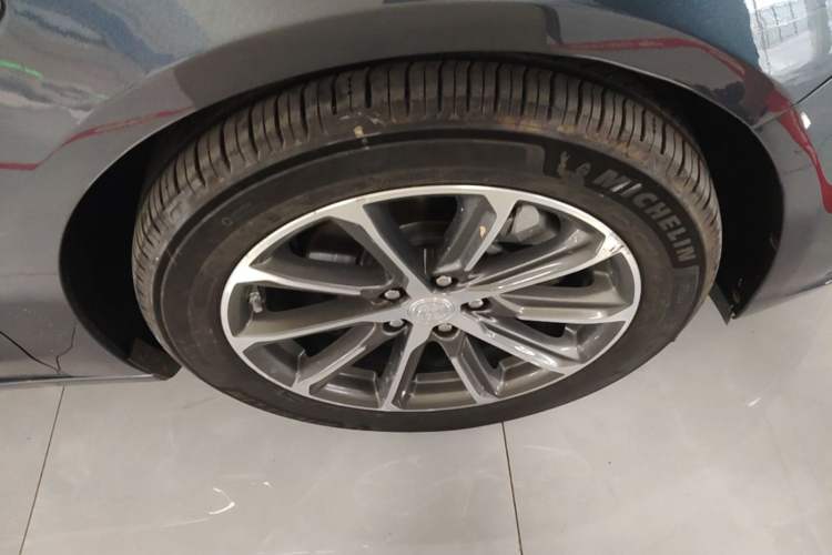 Used Buick LaCrosse 2020 652T Luxury Version Right Front Wheel Hub
