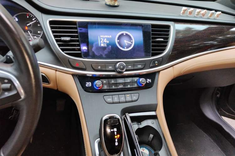 Used Buick LaCrosse 2020 652T Prestige Edition Audio And AC Panel