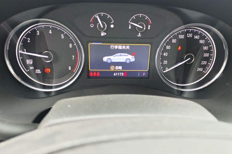 Used Buick LaCrosse 2020 652T Luxury Version Odometer Close Up