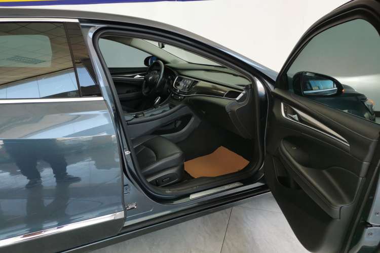 Used Buick LaCrosse 2020 652T Luxury Version Right Front Seat