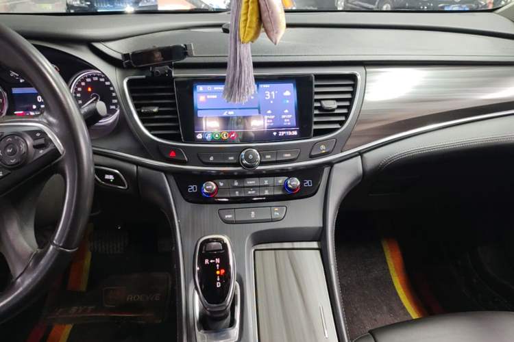 Used Buick LaCrosse 2021 652T Luxury Model Audio And AC Panel