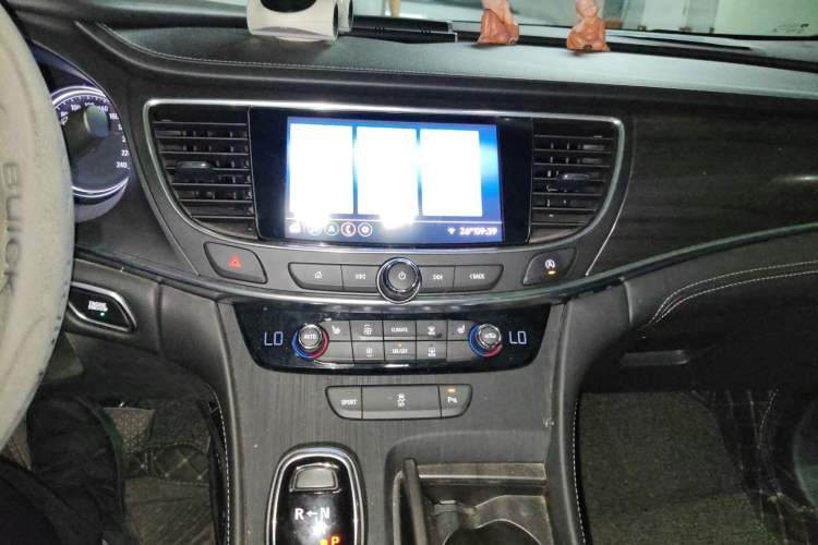 Used Buick LaCrosse 2021 652T Luxury Model Audio And AC Panel