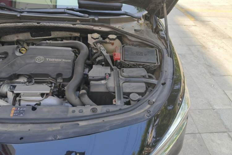 Used Buick LaCrosse 2021 552T Luxury Version Engine Bay Left