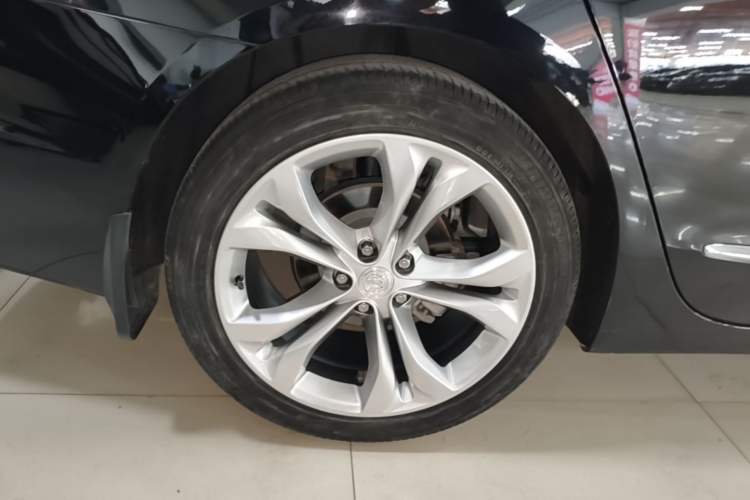 Used Buick LaCrosse 2021 Avenir Avia First-Edition Model Exterior 5