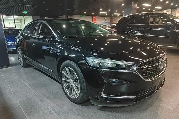 Used Buick LaCrosse 2021 652T Luxury Model Front Right 45 Deg