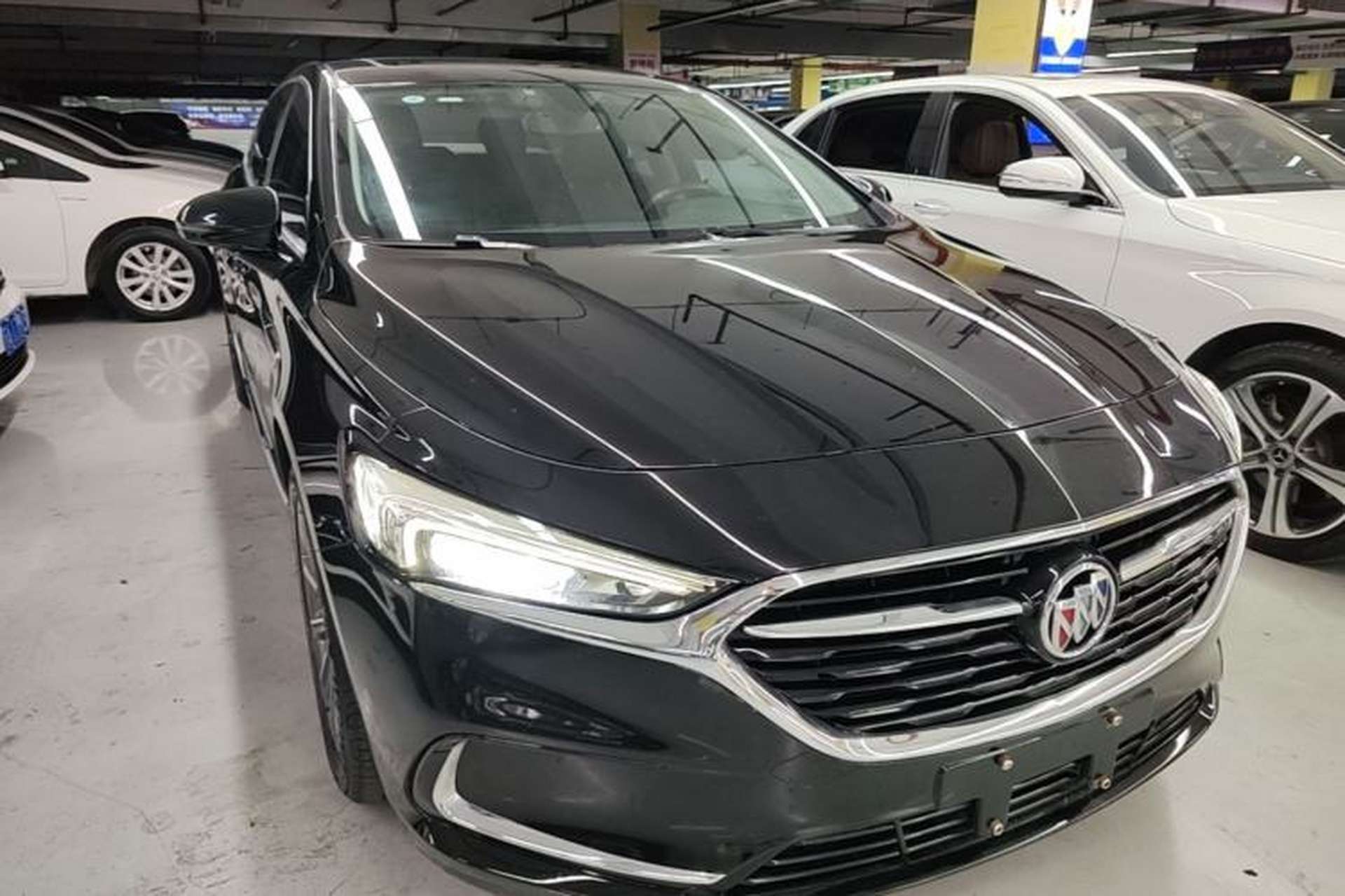 Used Buick LaCrosse 2021 652T Luxury Model Front Right 45 Deg