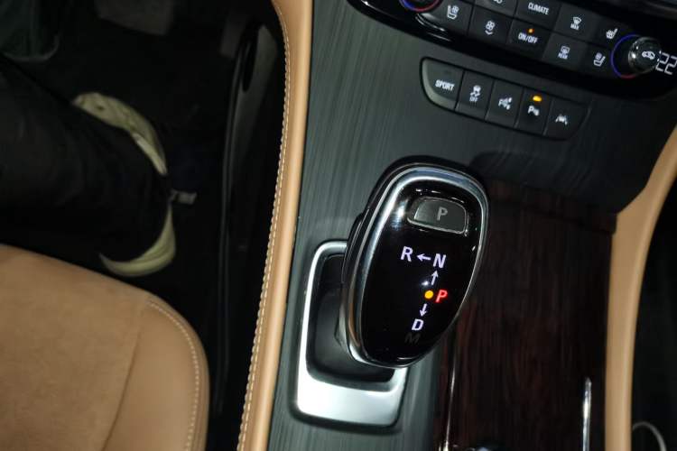 Used Buick LaCrosse 2021 652T Premium Edition Gear Lever