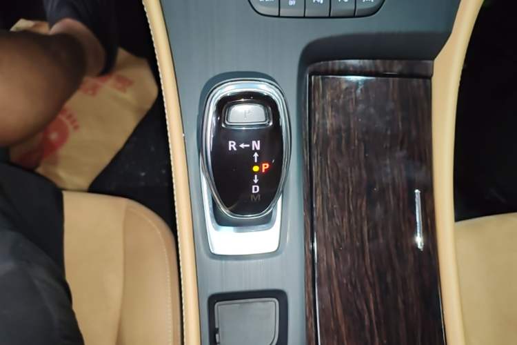 Used Buick LaCrosse 2021 652T Premium Edition Gear Lever