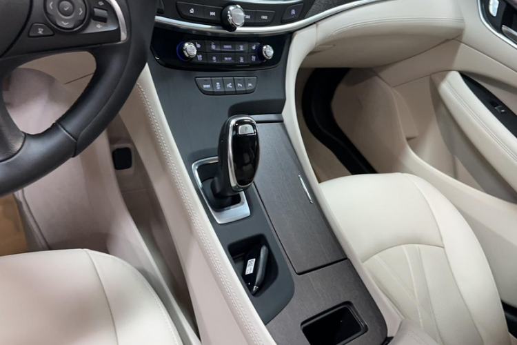 Used Buick LaCrosse 2021 Avenir Avia First-Edition Model Interior 2
