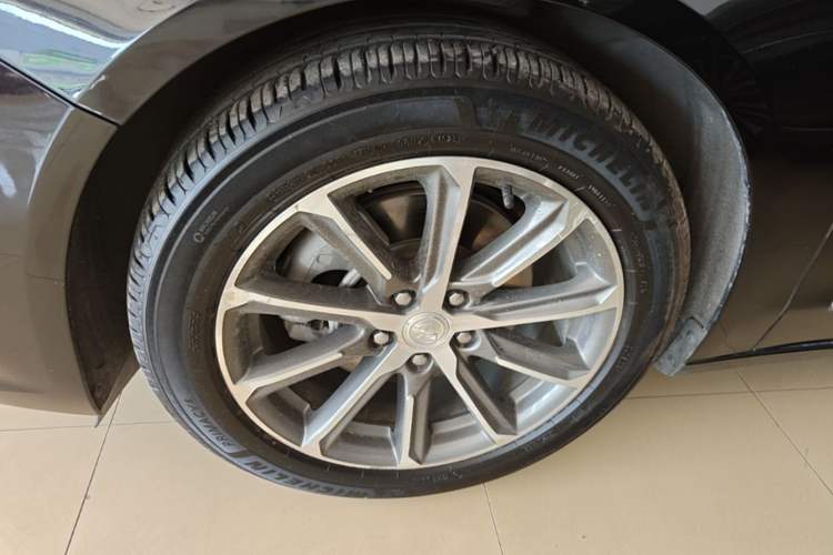 Used Buick LaCrosse 2021 652T Luxury Model Left Front Wheel Hub