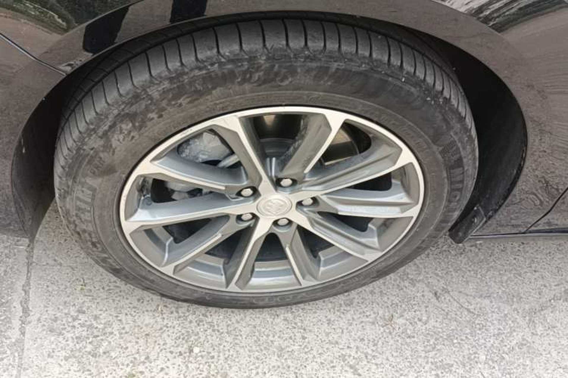Used Buick LaCrosse 2021 652T Luxury Model Left Front Wheel Hub
