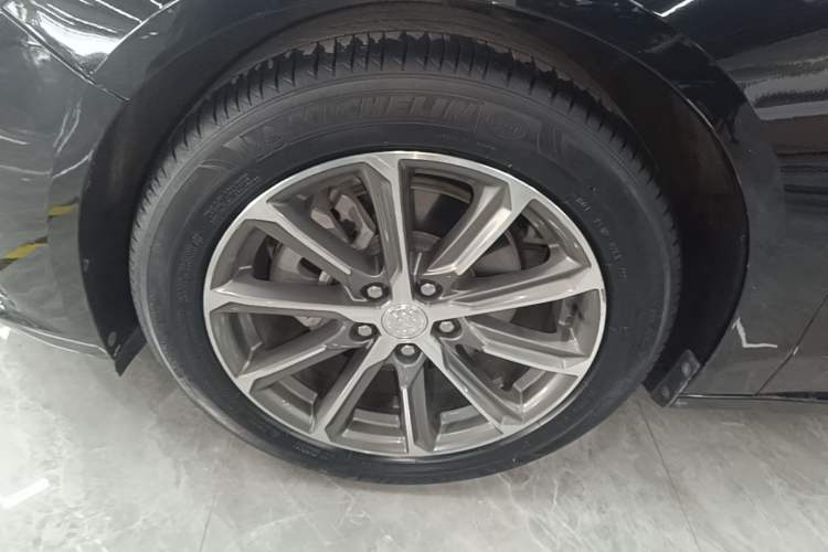 Used Buick LaCrosse 2021 652T Luxury Model Left Front Wheel Hub