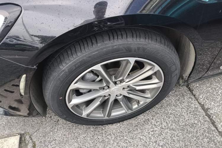 Used Buick LaCrosse 2021 652T Luxury Model Left Front Wheel Hub