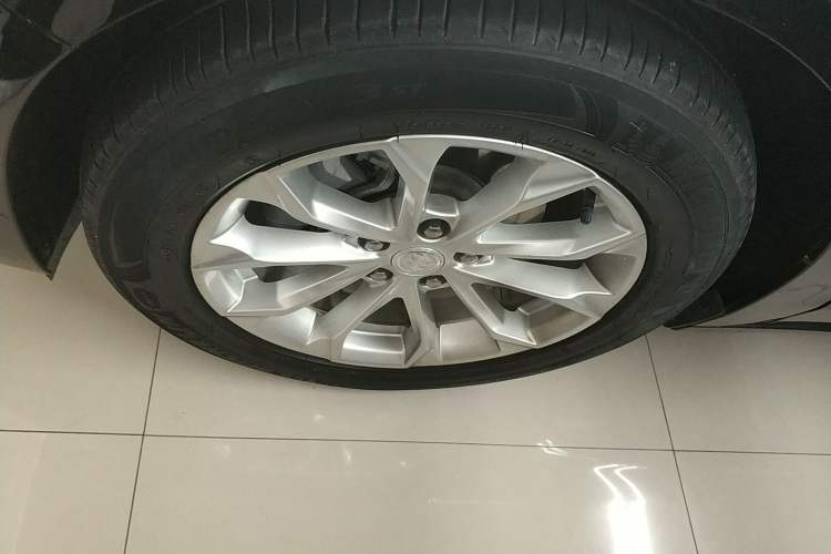 Used Buick LaCrosse 2021 552T Luxury Version Left Front Wheel Hub