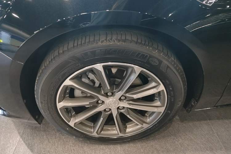 Used Buick LaCrosse 2021 652T Luxury Model Left Front Wheel Hub