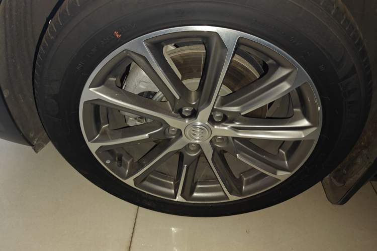 Used Buick LaCrosse 2021 652T Luxury Model Left Front Wheel Hub