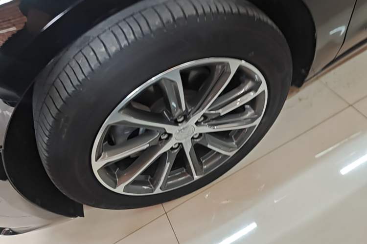 Used Buick LaCrosse 2021 652T Luxury Model Left Front Wheel Hub